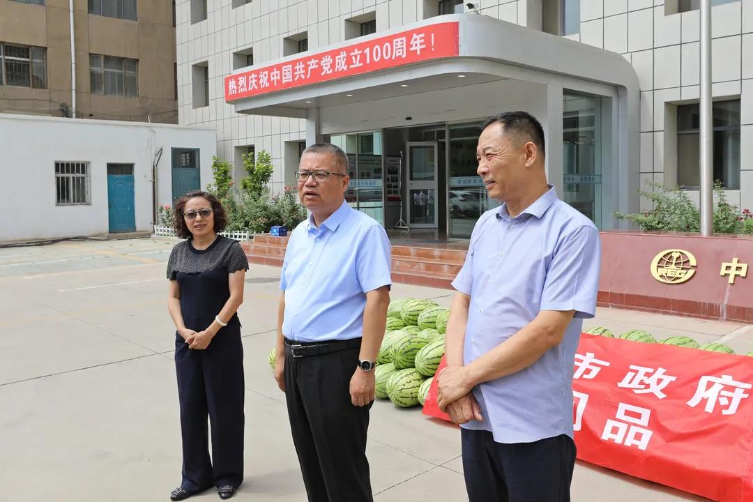 銀川市副市長雍輝一行到銀川中鐵水務進行慰問