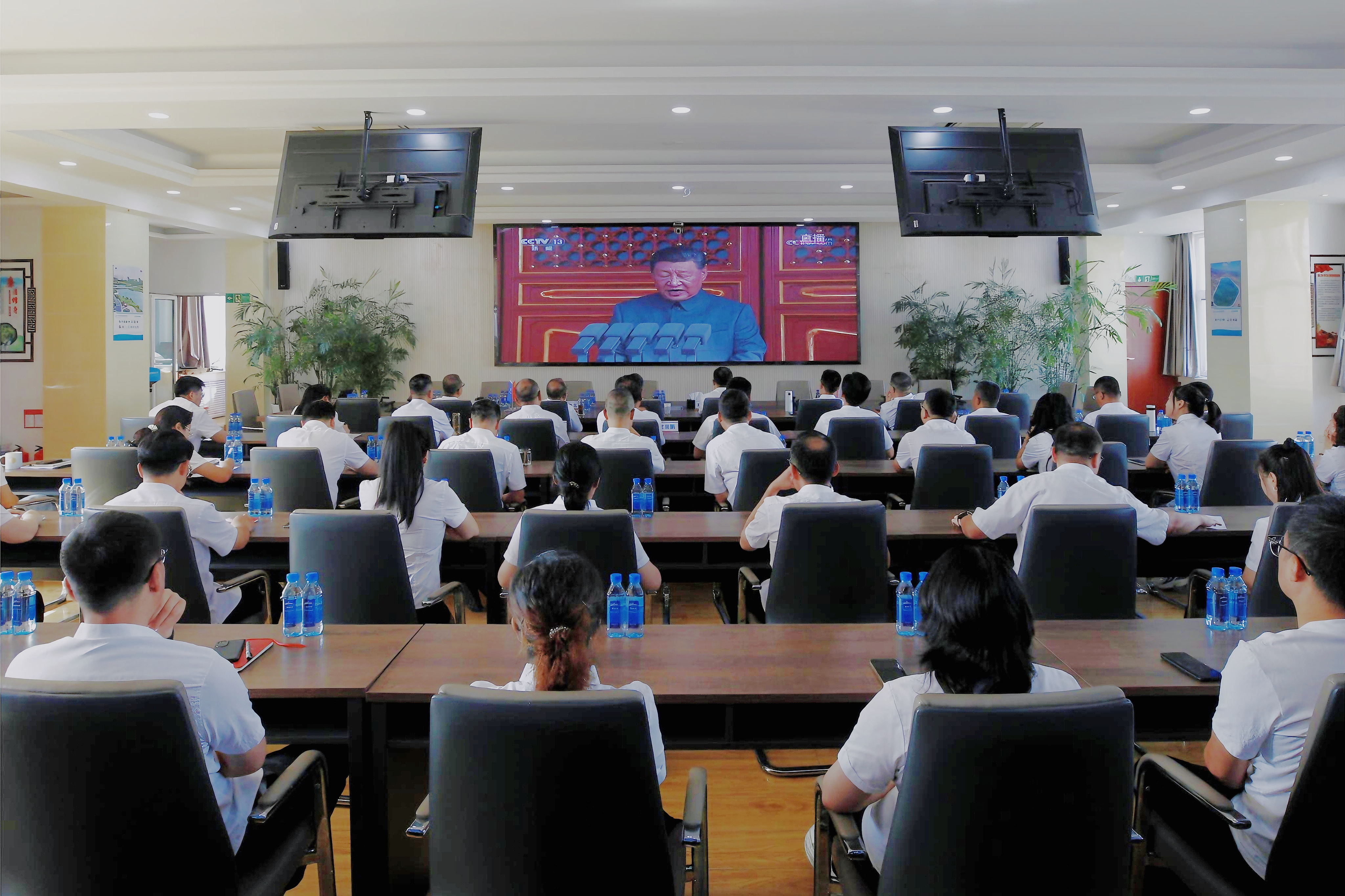銘記歷史，致敬英雄！銀川中鐵水務組織觀看紀念抗戰勝利80周年閱兵式直播