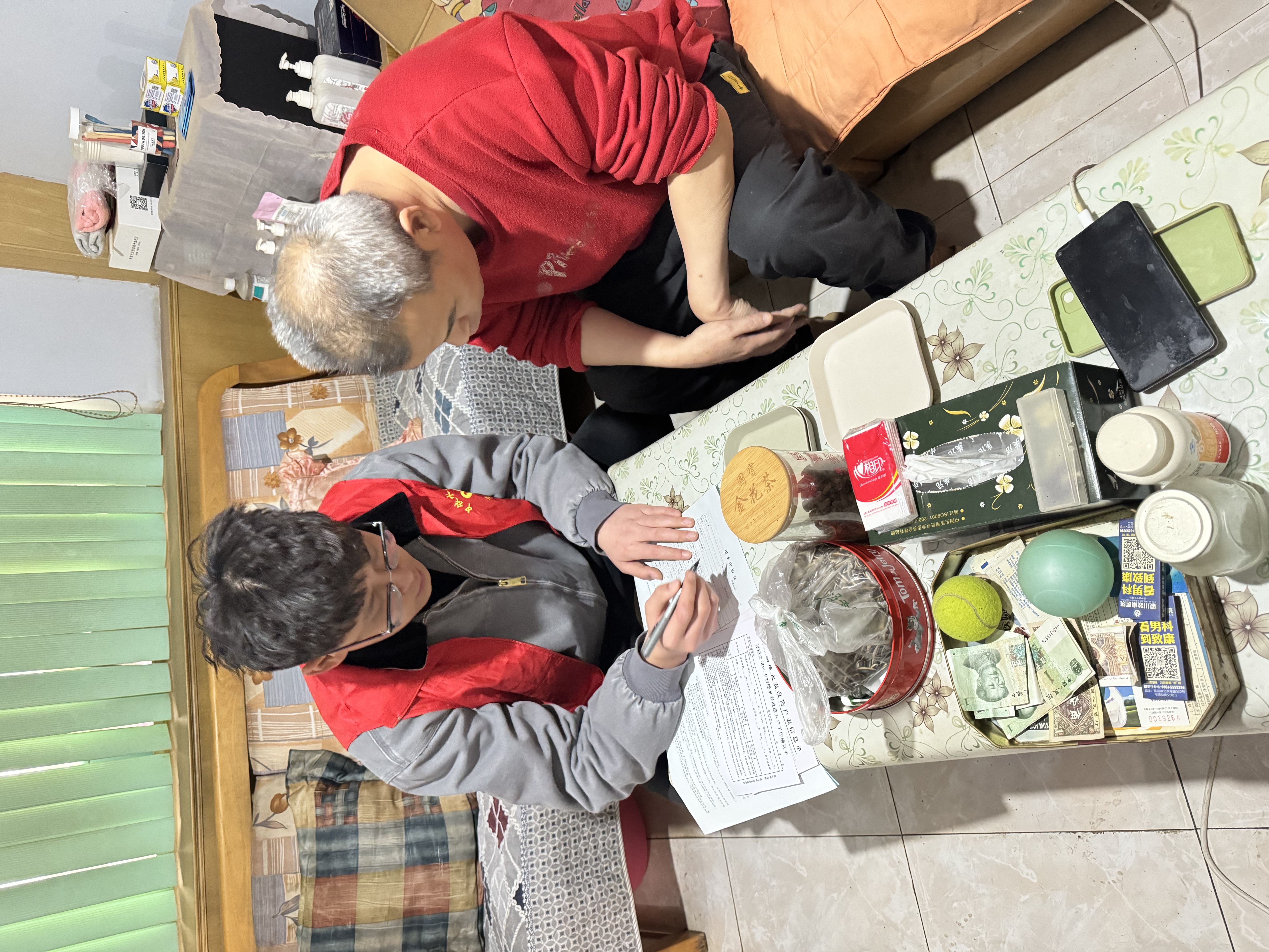 2.清泉潤心 鄭善心幫用戶填寫表單  宣傳節水知識.jpg